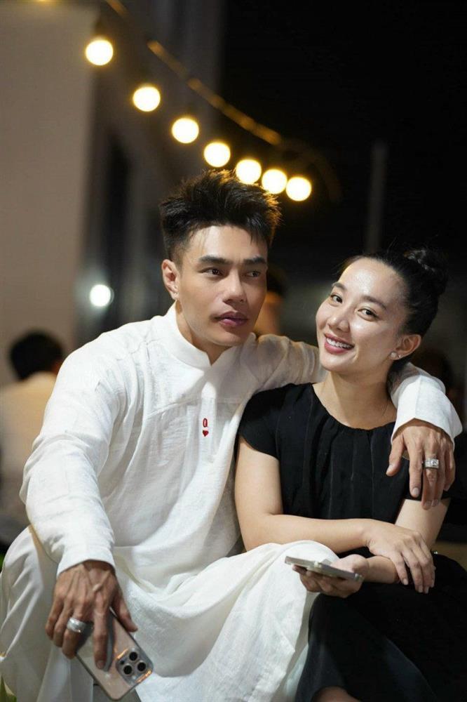 Từng bị chê luộm thuộm, vợ Lê Dương Bảo Lâm diện đồ khoe dáng là quyến rũ khác lạ-1