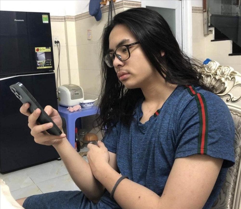 Con trai Cát Phượng gây sốc với ngoại hình lạ lẫm, nuôi tóc dài, để râu, được nhận xét sao y bản chính từ bố Thái Hòa-4