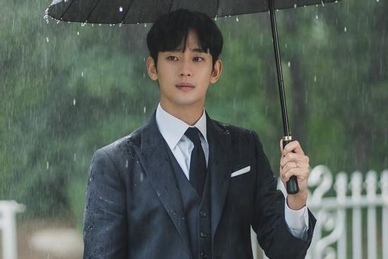 Tài sản kếch xù của Kim Soo Hyun, nam chính đang gây sốt 'Nữ Hoàng Nước Mắt'