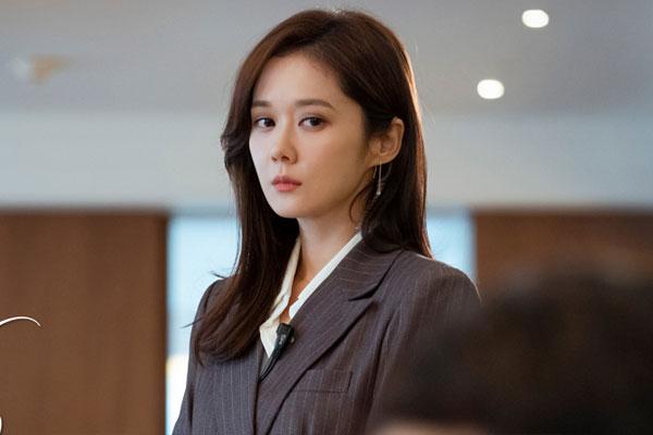 Chồng đi công tác, nửa đêm bố chồng gõ cửa phòng, tôi sốc khi ông đề nghị tôi làm một việc kinh hoàng-1