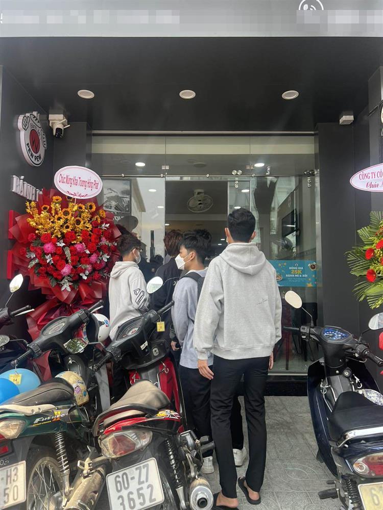 PewPew phản hồi khi quán bánh mì bị chê đắt-1