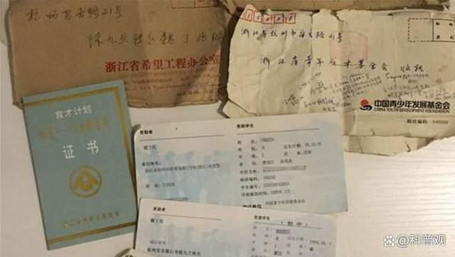 Thầy giáo về hưu lương gần 20 triệu/tháng vẫn đi nhặt rác suốt 16 năm-2