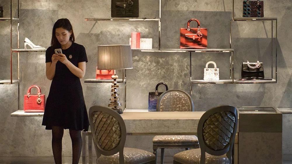 Giới trẻ Hàn Quốc ngập trong nợ nần vì cố mua hàng hiệu-3