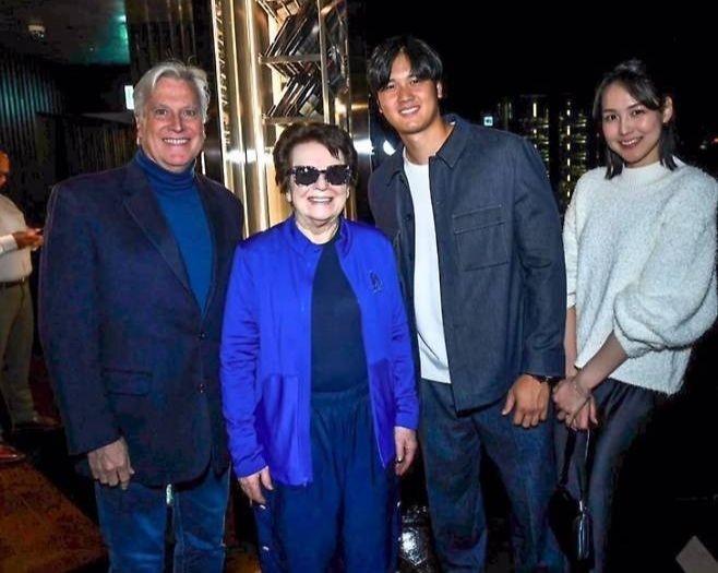 Người vợ bình thường của siêu sao bóng chày Nhật Bản khiến trái tim fan nữ tan nát-2