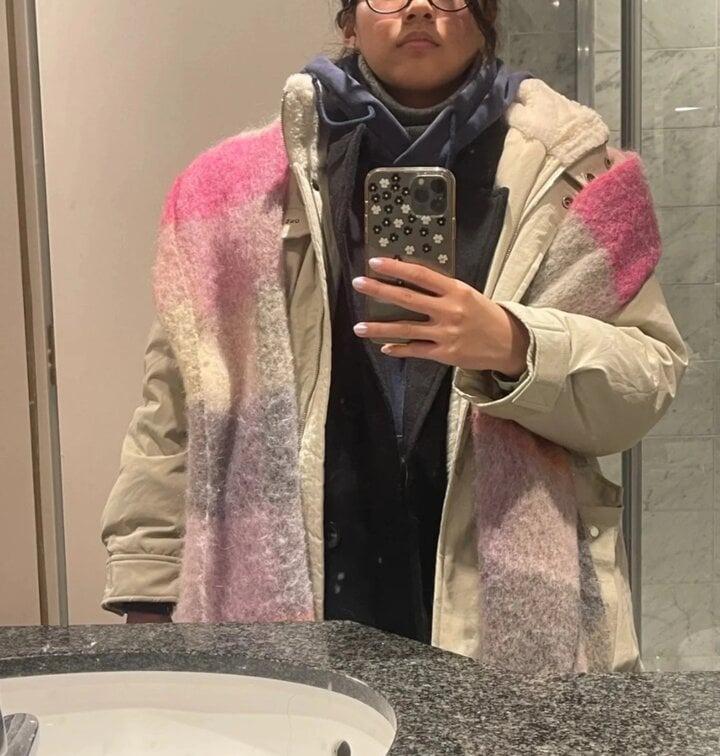 Né phí hành lý, giới trẻ Trung Quốc đua nhau mặc cả núi quần áo khi lên máy bay-2