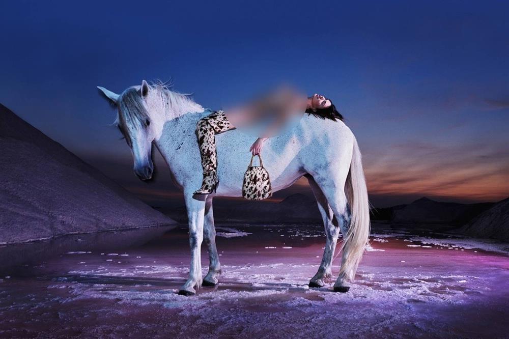Các siêu mẫu nổi tiếng thế giới bị chỉ trích khi chụp hình với ngựa-10