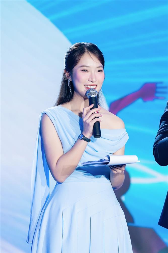 MC Khánh Vy: 25 tuổi tự tậu nhà, mua đất, xe hơi, nói gì về chuyện kết hôn?-14