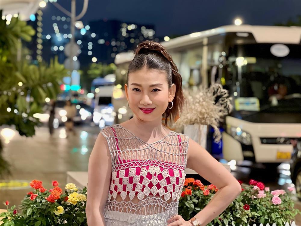 Bí quyết giữ sắc vóc khỏe khoắn ở tuổi U50 của mẹ chồng Hồng Diễm-2