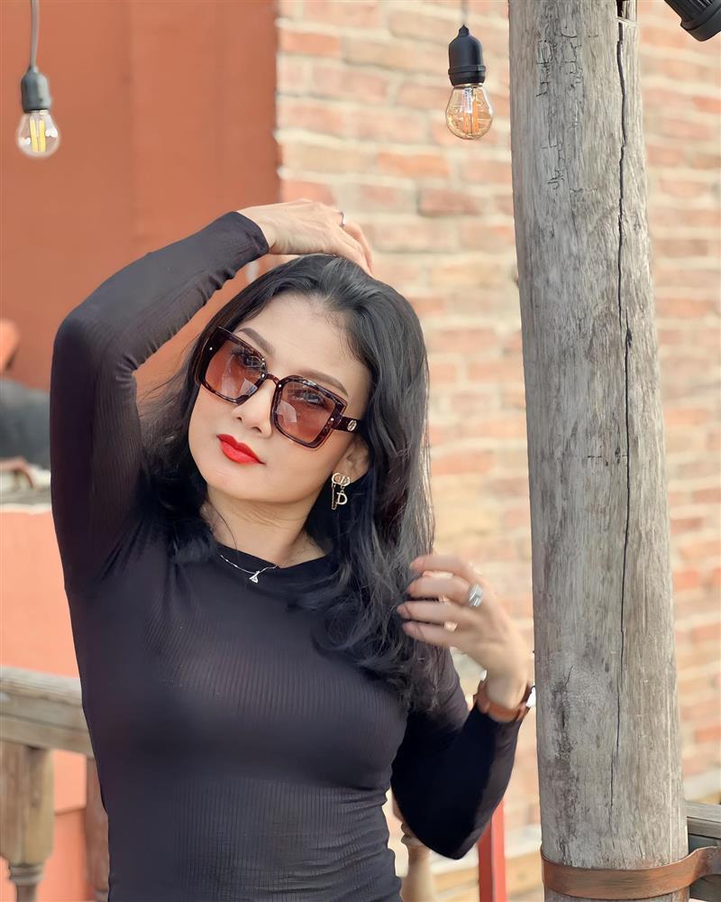 Bí quyết giữ sắc vóc khỏe khoắn ở tuổi U50 của mẹ chồng Hồng Diễm-3