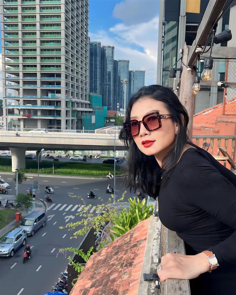 Bí quyết giữ sắc vóc khỏe khoắn ở tuổi U50 của mẹ chồng Hồng Diễm-4