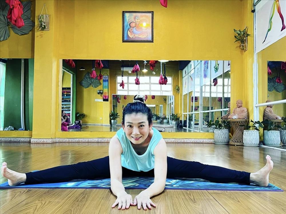 Bí quyết giữ sắc vóc khỏe khoắn ở tuổi U50 của mẹ chồng Hồng Diễm-6