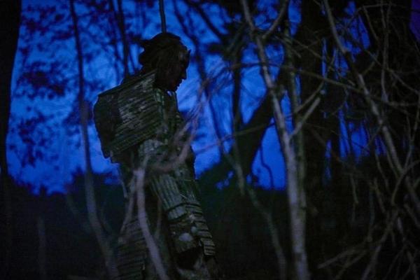 Đời thực của ác linh cao 2,2 m trong Quật Mộ Trùng Ma-1