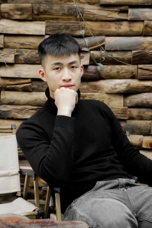 Duy Khánh chấp nhận gạch đá cho vai ngờ nghệch trên phim giờ vàng-10