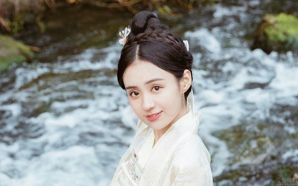 Nữ phụ đổi đời nhờ vai diễn xấu xí, tiếp tục vướng tranh cãi-2