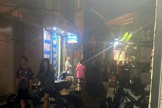 Cháu bé ở Hà Nội bị rơi từ tầng 6 xuống đất