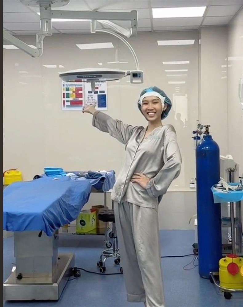 Mỹ nữ kế nhiệm Hương Giang tự công khai quá trình phẫu thuật thẩm mỹ-5