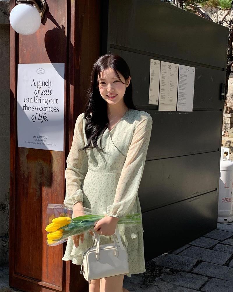 5 kiểu tóc ngọt ngào, xinh tươi phù hợp khi diện váy liền-1