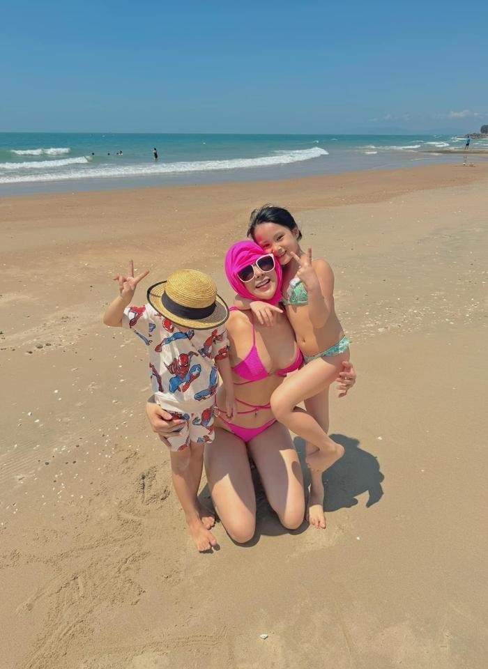 Mẹ hai con Diệp Lâm Anh khoe dáng nuột nà bên nhóc tỳ, sắc vóc khiến dân tình khó tin-1