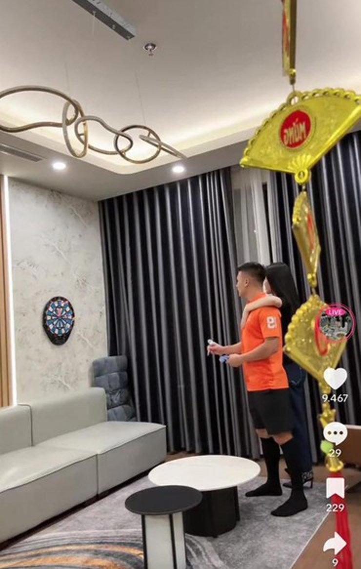 Lộ ảnh thiệp cưới Quang Hải - Chu Thanh Huyền cho 1.600 khách: Địa điểm tại khách 5 sao, nhiều yêu cầu đặc biệt-6