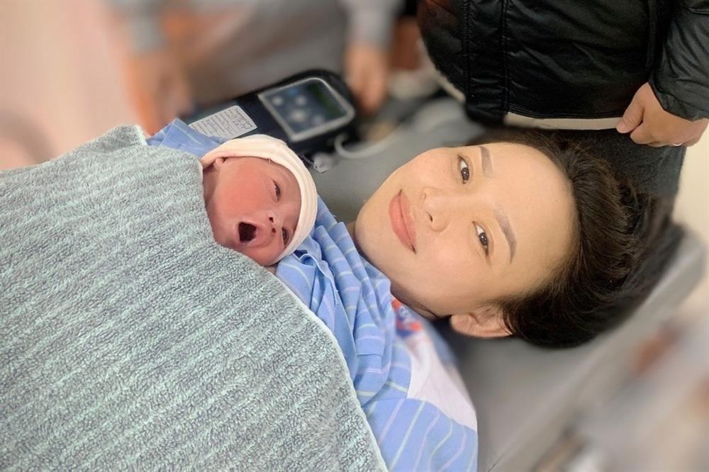 Cô gái khoe nhận trợ cấp thai sản 150 triệu đồng, dân mạng ồ ạt xin vía-1