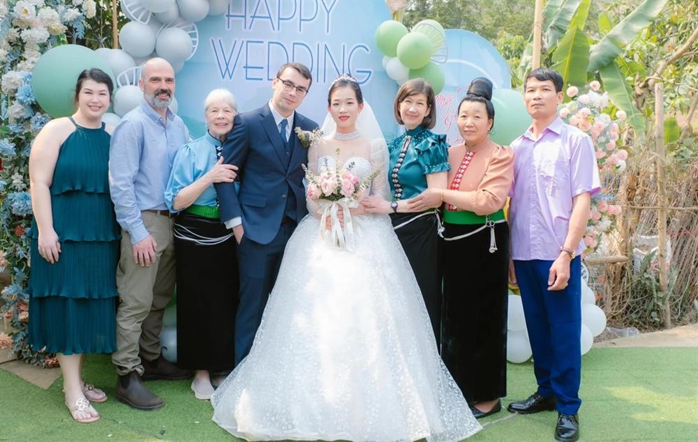 Lên Hồ Gươm học tiếng Anh, cô gái Việt bất ngờ lấy được chồng Mỹ-1