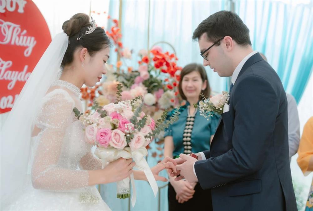 Lên Hồ Gươm học tiếng Anh, cô gái Việt bất ngờ lấy được chồng Mỹ-2