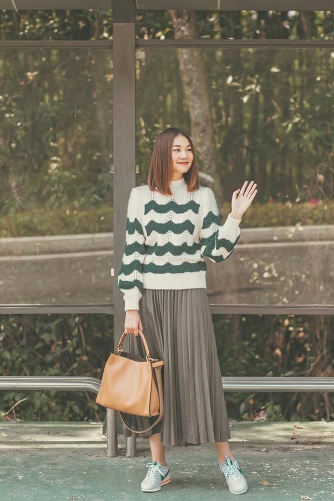 Học Hà Hồ và Thanh Hằng 10 cách diện chân váy trẻ trung ở tuổi ngoài 40-10