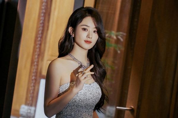 Triệu Lệ Dĩnh ăn miếng thịt ngập mỡ khiến người xem ngán ngang trong Dữ Phượng Hành-5