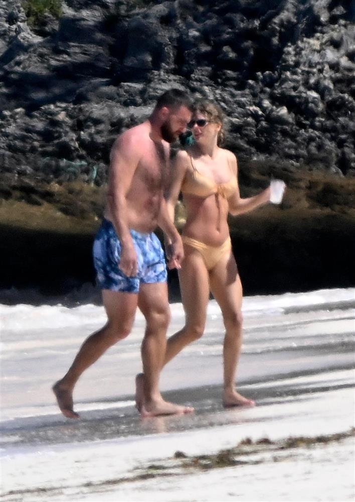Taylor Swift khoe dáng với bikini, hôn đắm đuối bạn trai-1