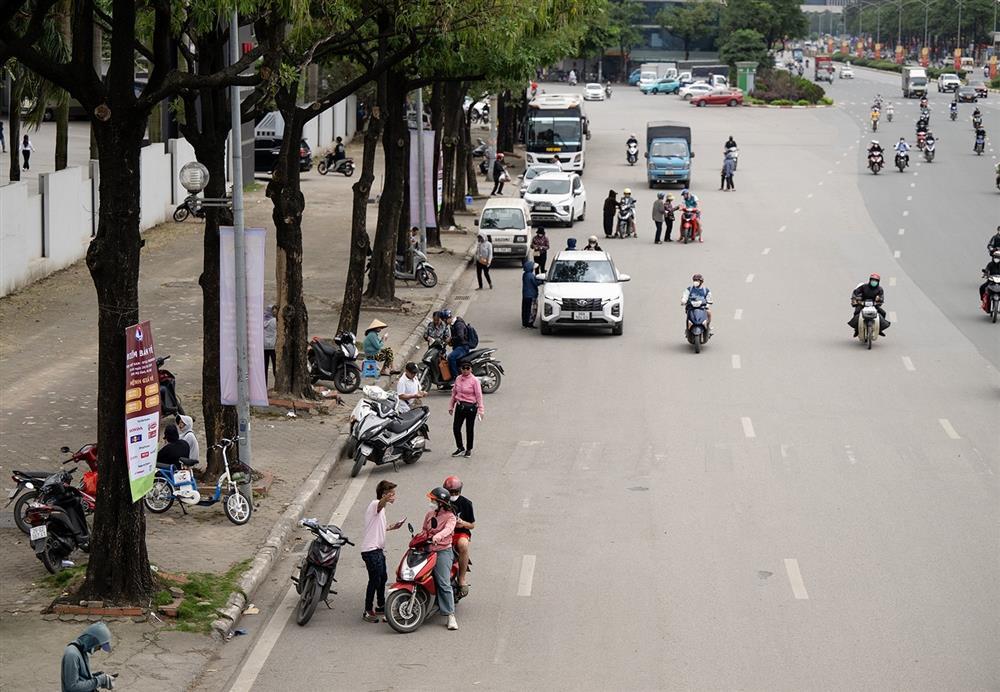 Vé trận Việt Nam - Indonesia ế ẩm, phe vé méo mặt-1