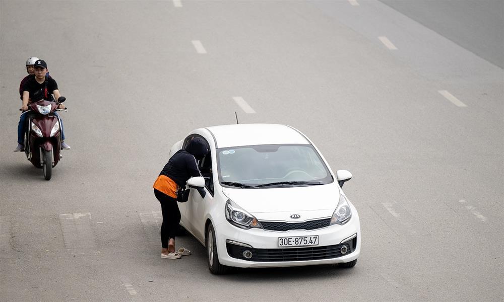 Vé trận Việt Nam - Indonesia ế ẩm, phe vé méo mặt-9