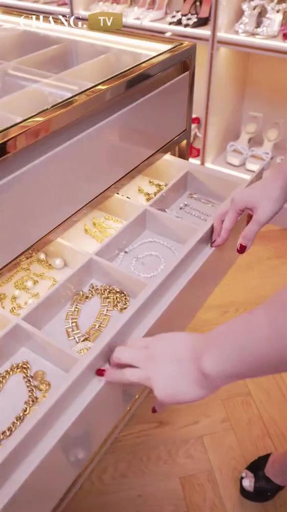 Hoa mắt với phòng thay đồ trong biệt thự triệu đô của vợ trẻ Chi Bảo, chỉ một đồ vật có giá bằng cả căn hộ-5