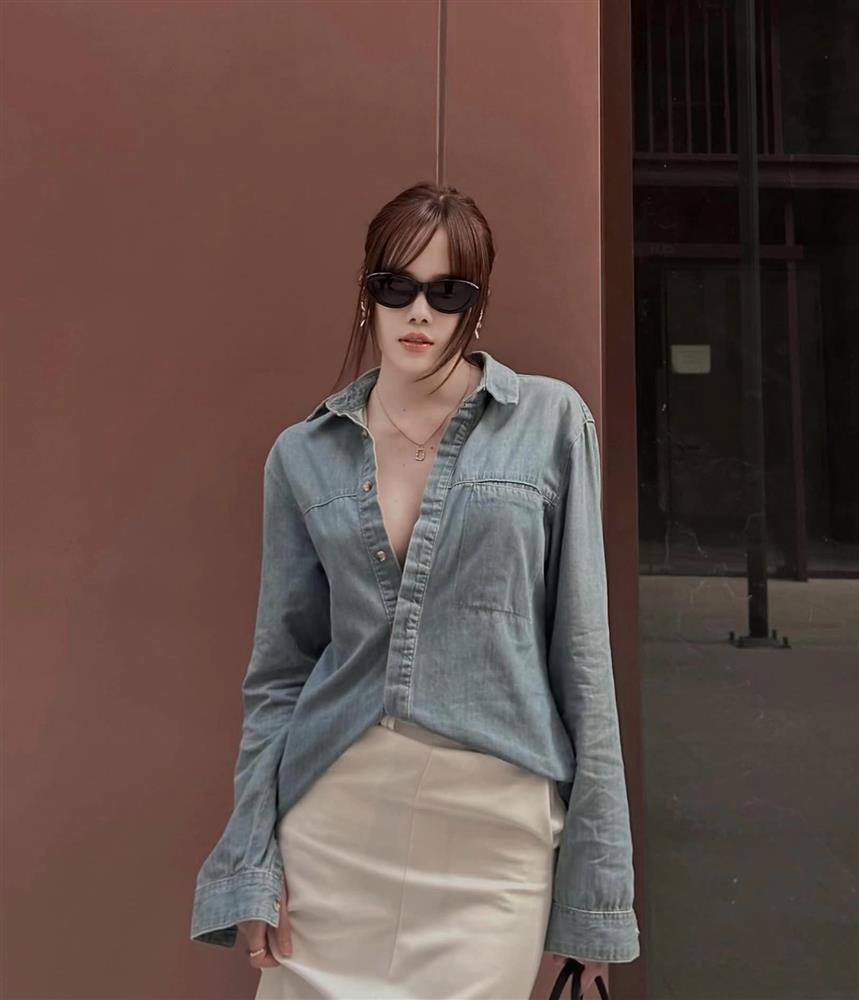 Thiều Bảo Trâm lăng xê mốt sơ mi no bra khoe vòng 1 lấp ló-5