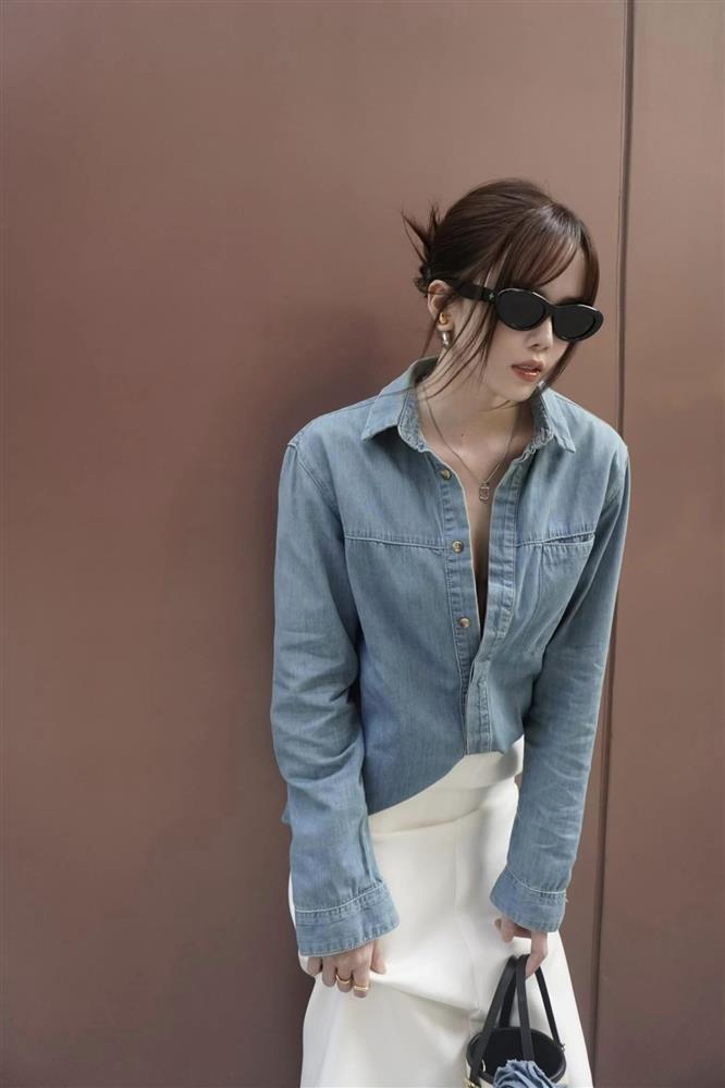 Thiều Bảo Trâm lăng xê mốt sơ mi no bra khoe vòng 1 lấp ló-7