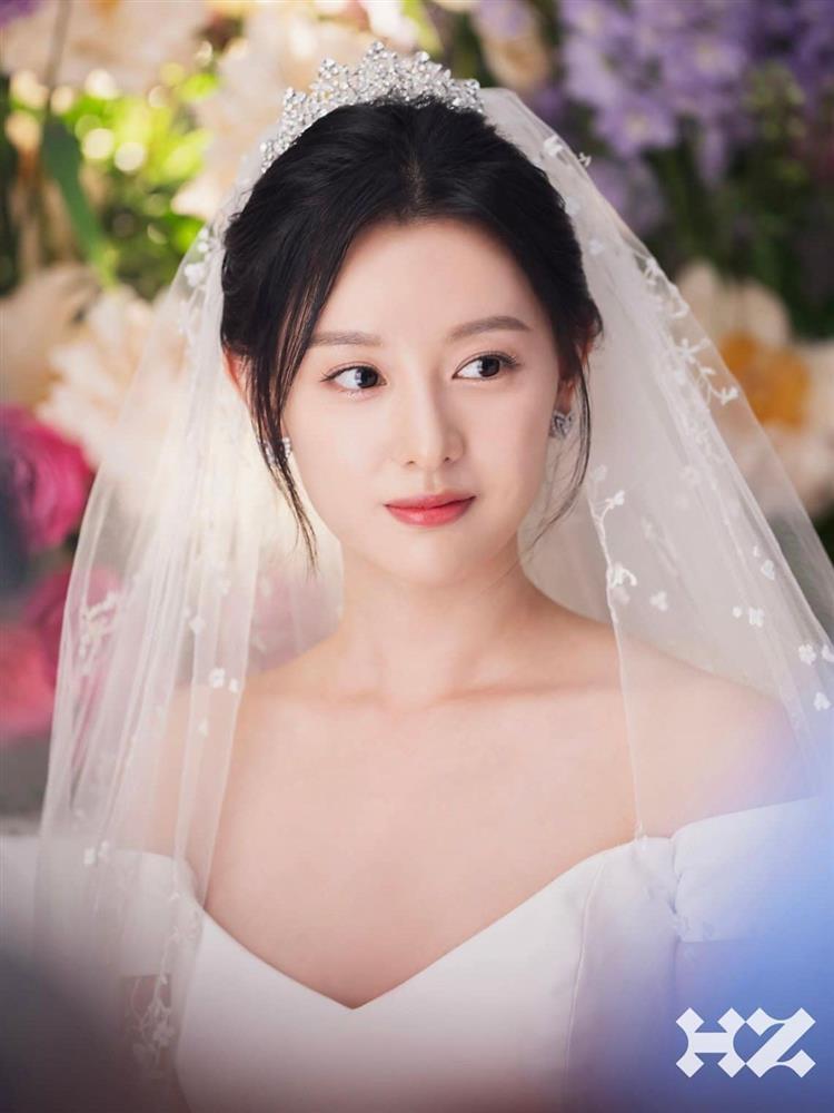 Ngoại hình chưa từng biết xấu là gì của Kim Ji Won-1