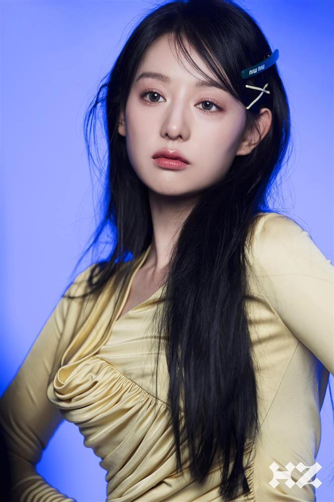 Ngoại hình chưa từng biết xấu là gì của Kim Ji Won-13