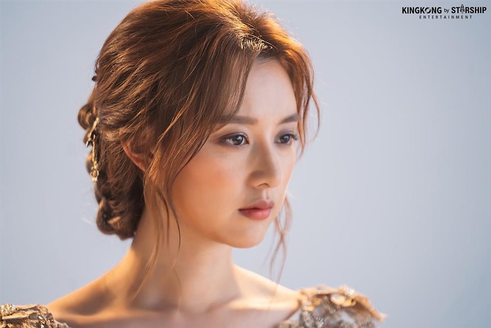 Ngoại hình chưa từng biết xấu là gì của Kim Ji Won-10