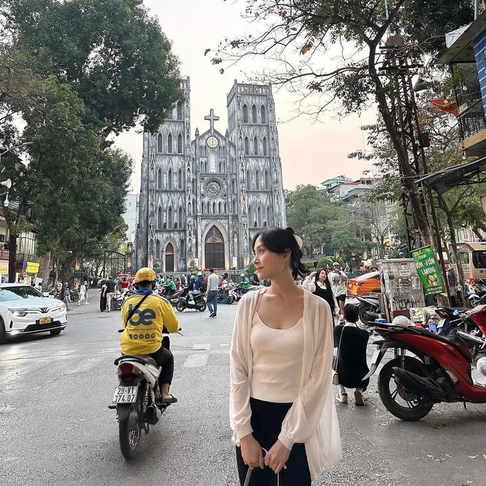 Mỹ nhân Hong Kong gốc Việt tìm thấy quán bún chả ngon nhất ở Hà Nội-1