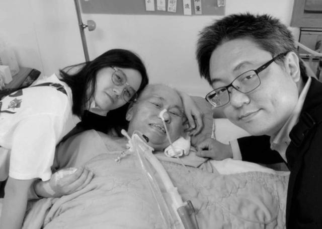 Chuyện tình ông cháu của Lý Khôn Thành: Người qua đời vì ung thư, kẻ bị tố phạm 7 tội ác, trẻ tuổi nhưng không ngây thơ trước tài sản 39 tỷ-1