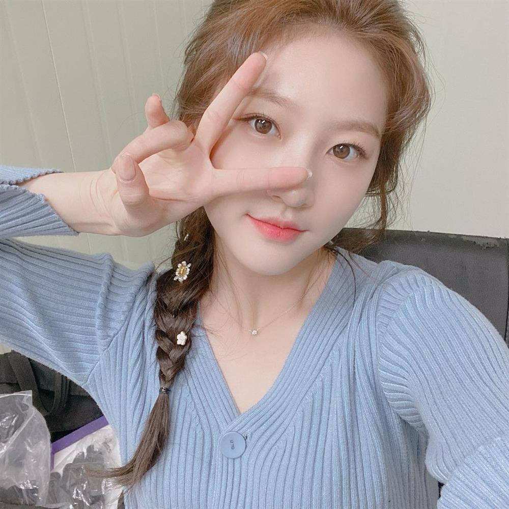 Em gái quốc dân sụp đổ-8