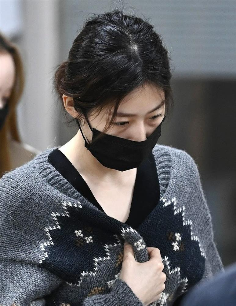 Em gái quốc dân sụp đổ-9