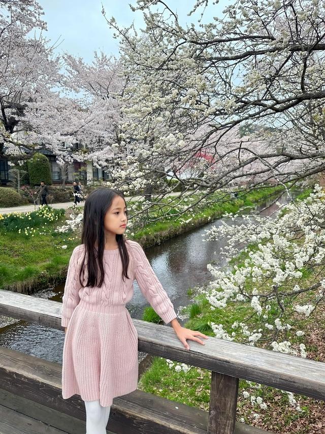 Thời trang mẹ con sao Việt: Hoa hậu Hà Kiều Anh và con gái mỗi lần xuất hiện là gây thương nhớ-13