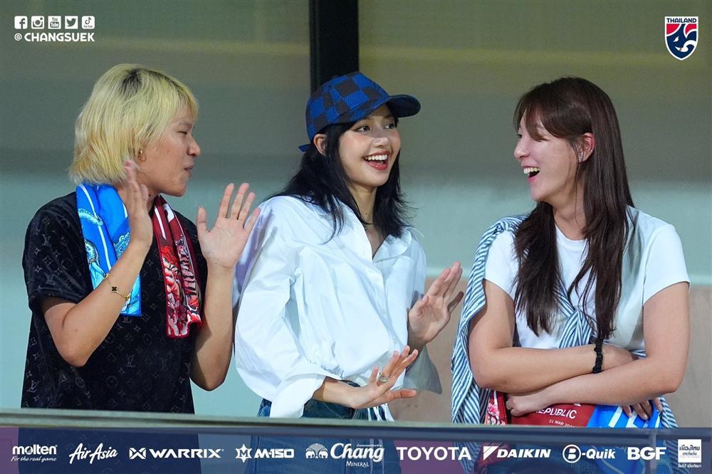 Lisa (BlackPink) chứng kiến Hàn Quốc vùi dập Thái Lan-4