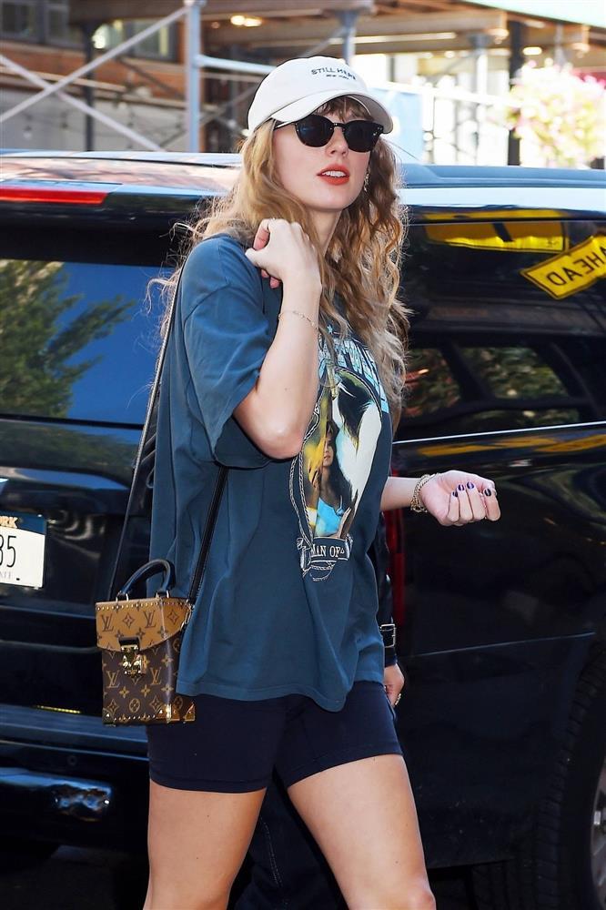 Chiêm ngưỡng bộ sưu tập túi xách hàng hiệu của Taylor Swift-6