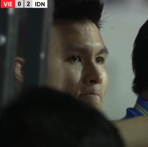 Quang Hải thất thần trên ghế dự bị trận Việt Nam - Indonesia, người thân tiết lộ chuyện trước thềm thi đấu khiến fan xúc động-4