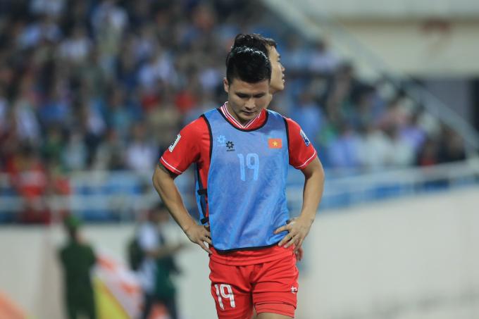Quang Hải thất thần trên ghế dự bị trận Việt Nam - Indonesia, người thân tiết lộ chuyện trước thềm thi đấu khiến fan xúc động-7