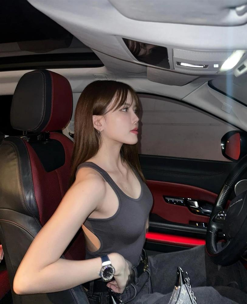 Thiều Bảo Trâm tuổi 30: Vóc dáng gợi cảm, nghi vấn yêu bạn trai kém tuổi-11