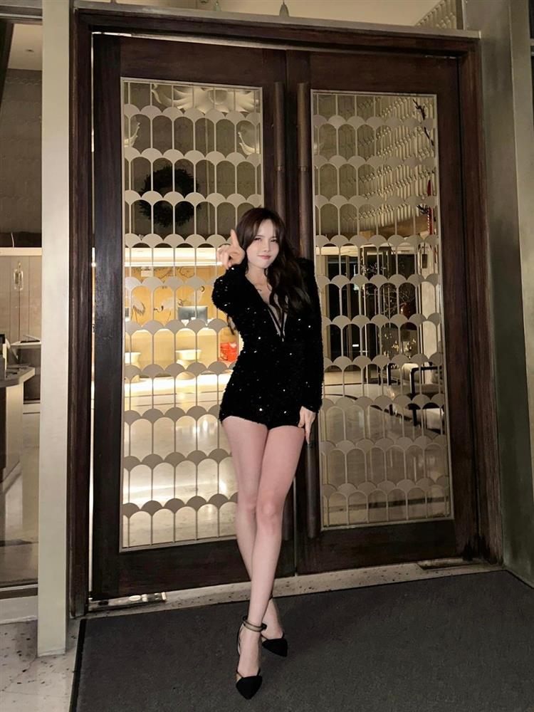 Thiều Bảo Trâm tuổi 30: Vóc dáng gợi cảm, nghi vấn yêu bạn trai kém tuổi-12