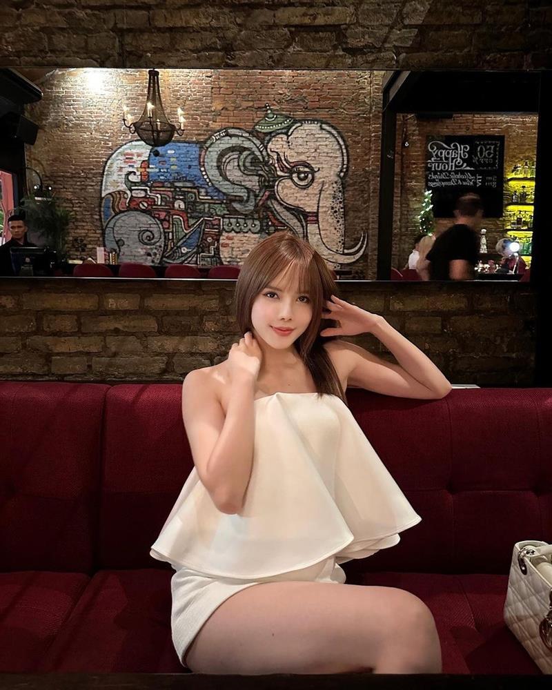 Thiều Bảo Trâm tuổi 30: Vóc dáng gợi cảm, nghi vấn yêu bạn trai kém tuổi-14