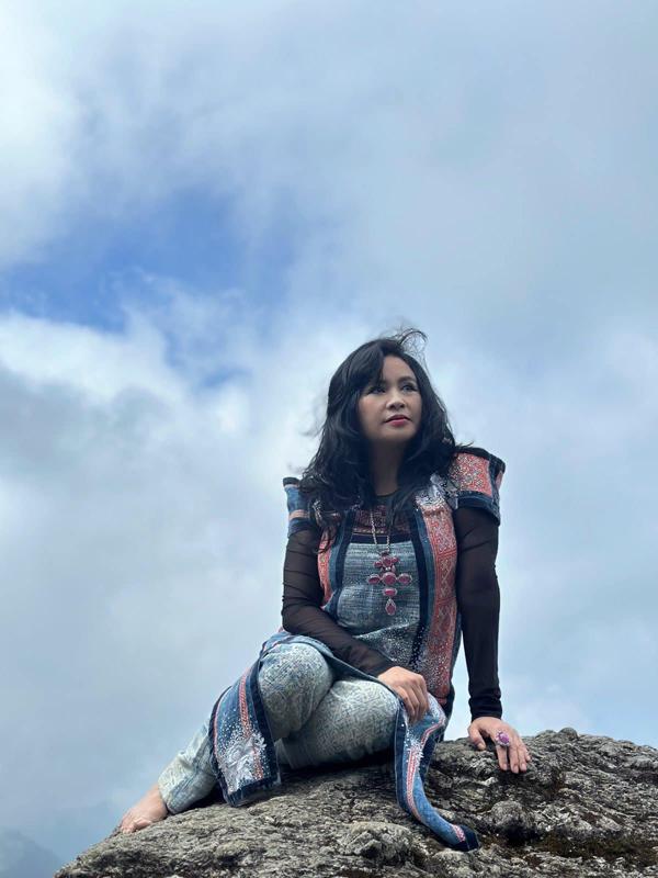 NSND Thanh Lam tình tứ bên chồng bác sĩ, sắc vóc đẹp như thế nào mà khán giả khen hết lời?-5